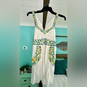 FREE PEOPLE mini, fully lined with beautiful embroidery, size 2